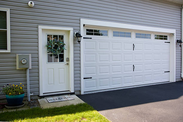 24/7 Emergency Garage Door Panel Replacement experts in Bellaire, TX